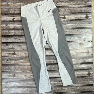 Nike Dri-Fit Cropped Leggings Gray Size M
